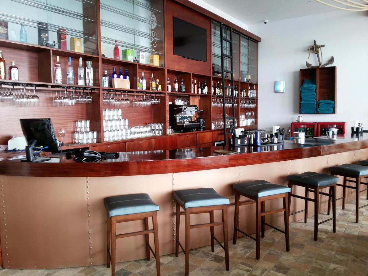 Hotel Poseidon Манта Екстериор снимка