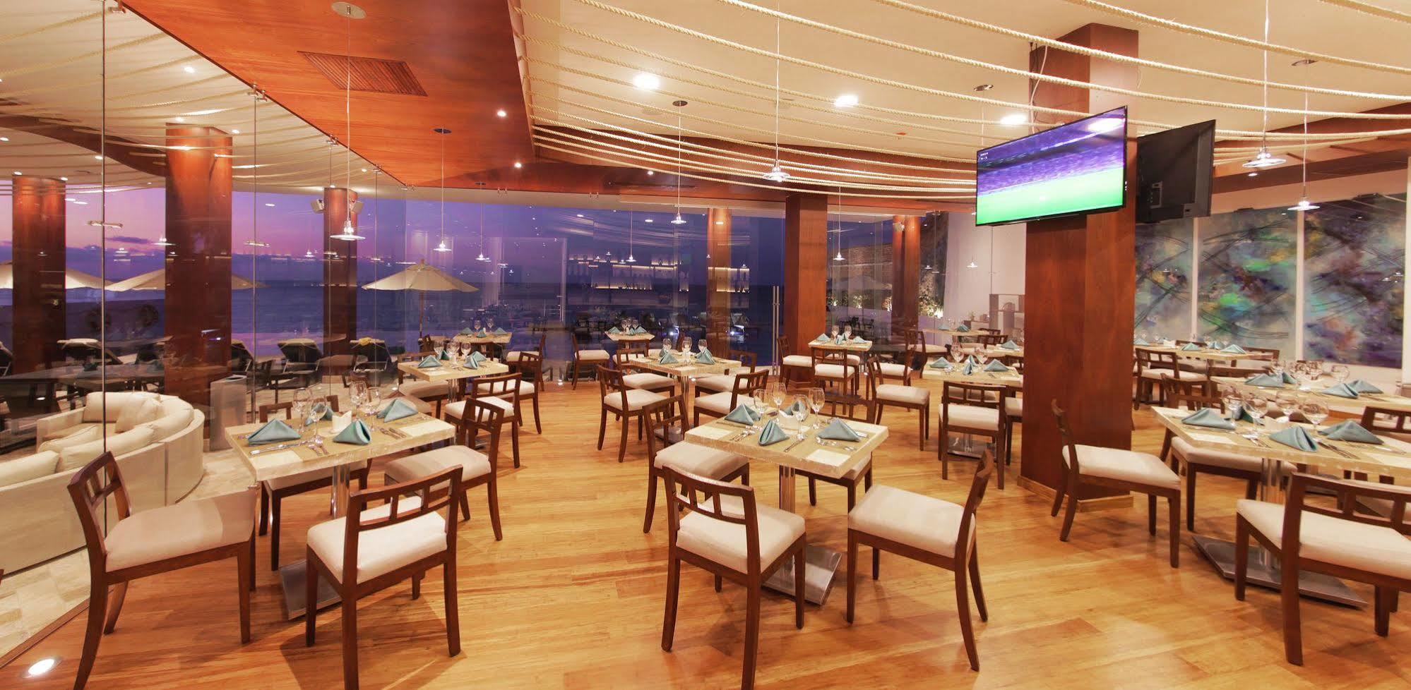Hotel Poseidon Манта Екстериор снимка