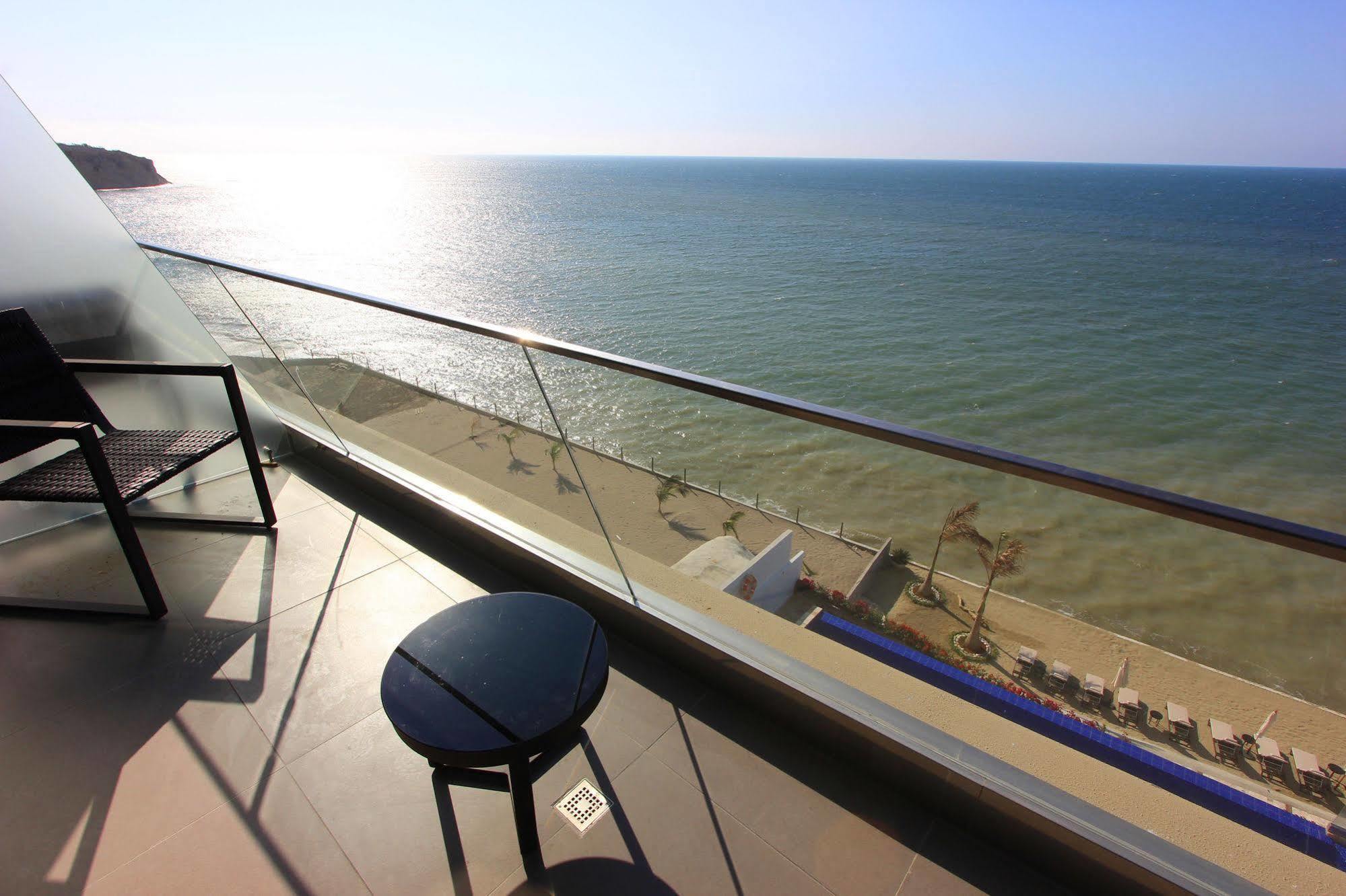 Hotel Poseidon Манта Екстериор снимка