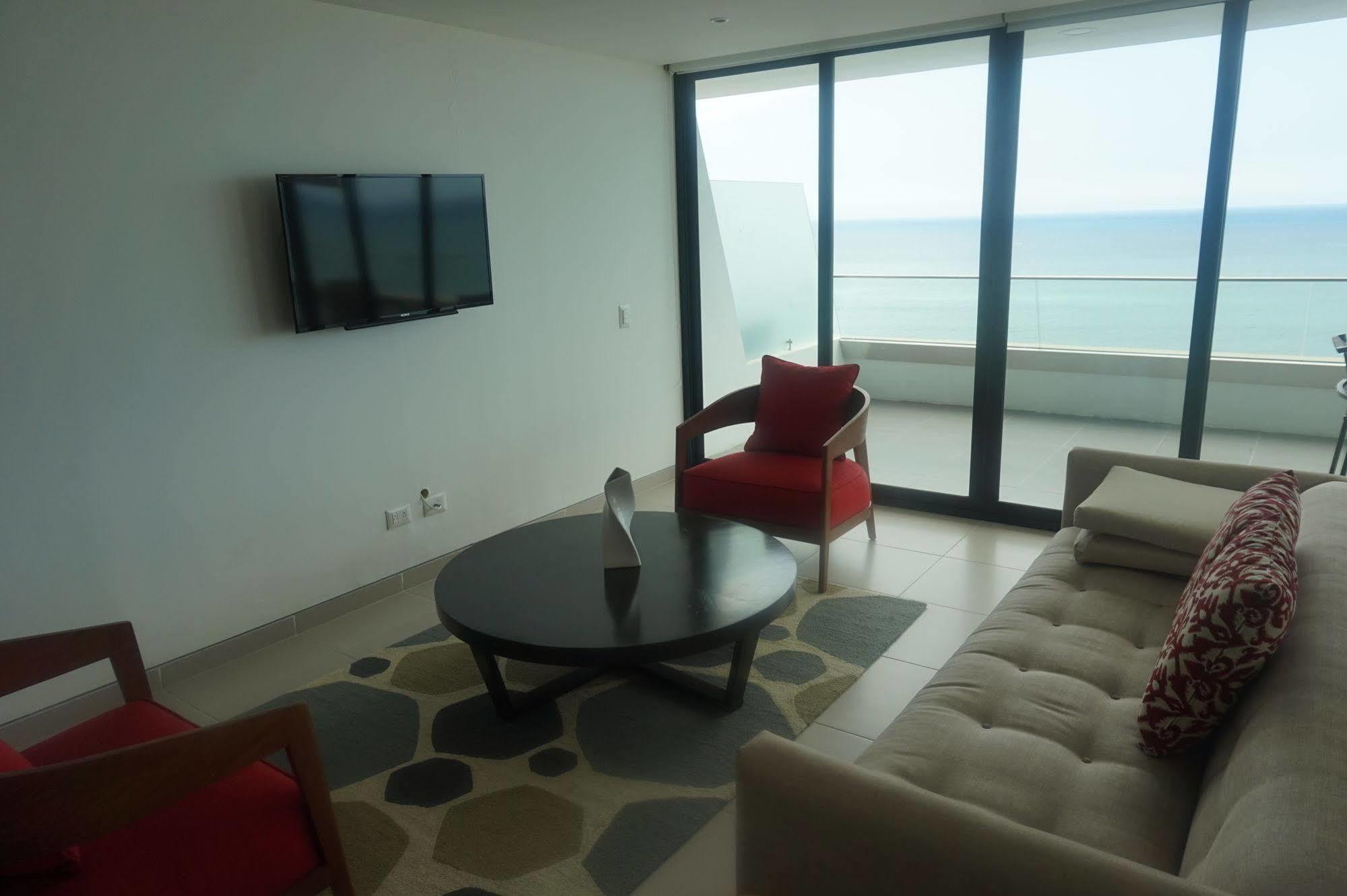 Hotel Poseidon Манта Екстериор снимка