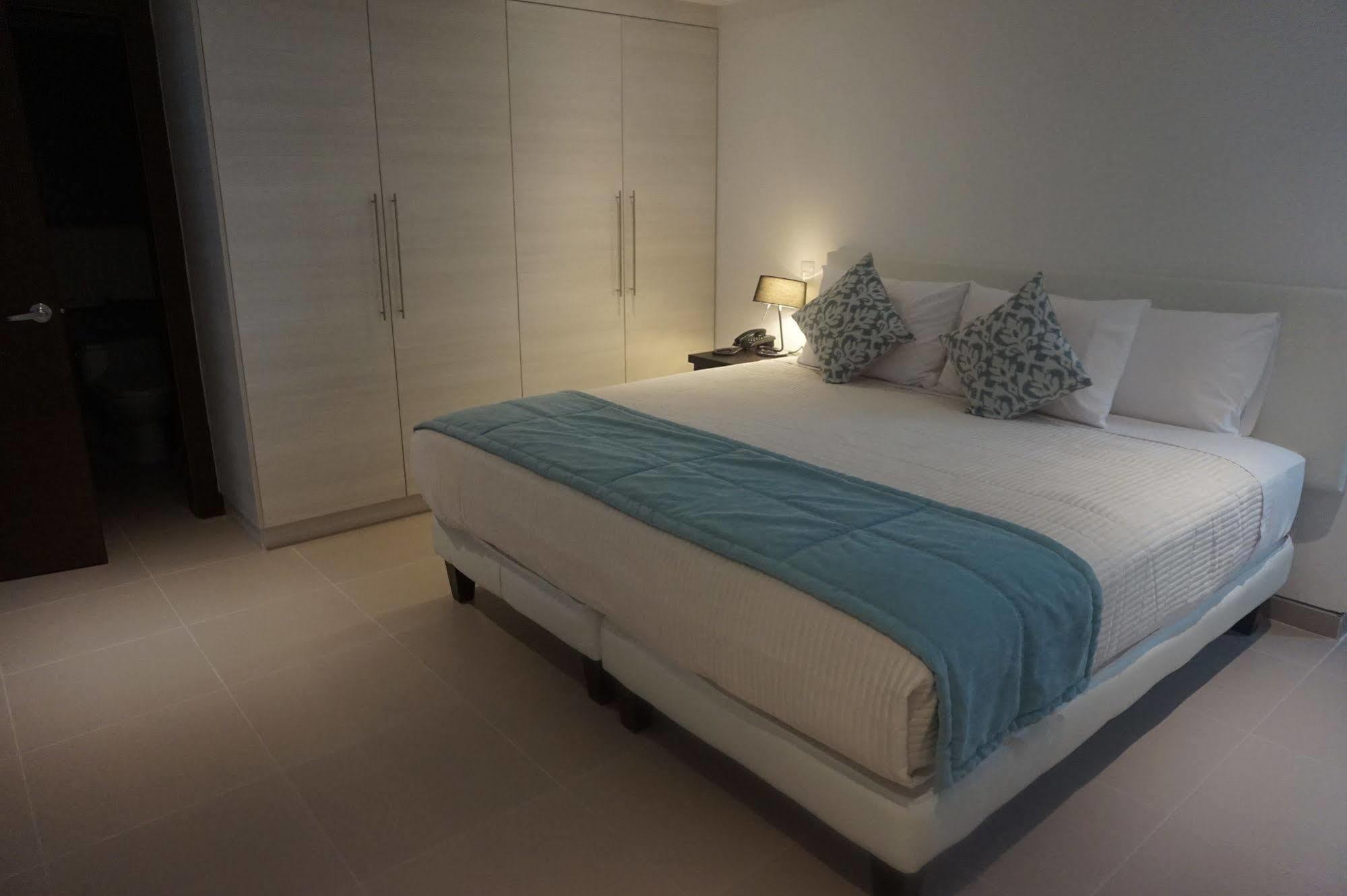 Hotel Poseidon Манта Екстериор снимка