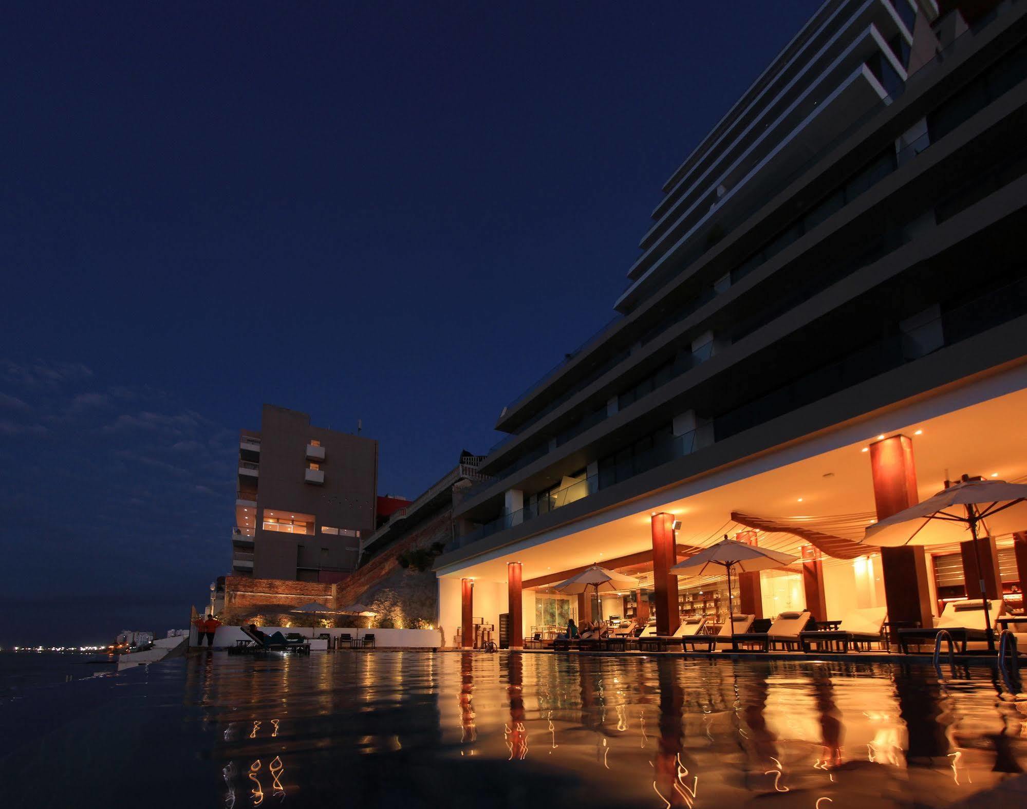 Hotel Poseidon Манта Екстериор снимка